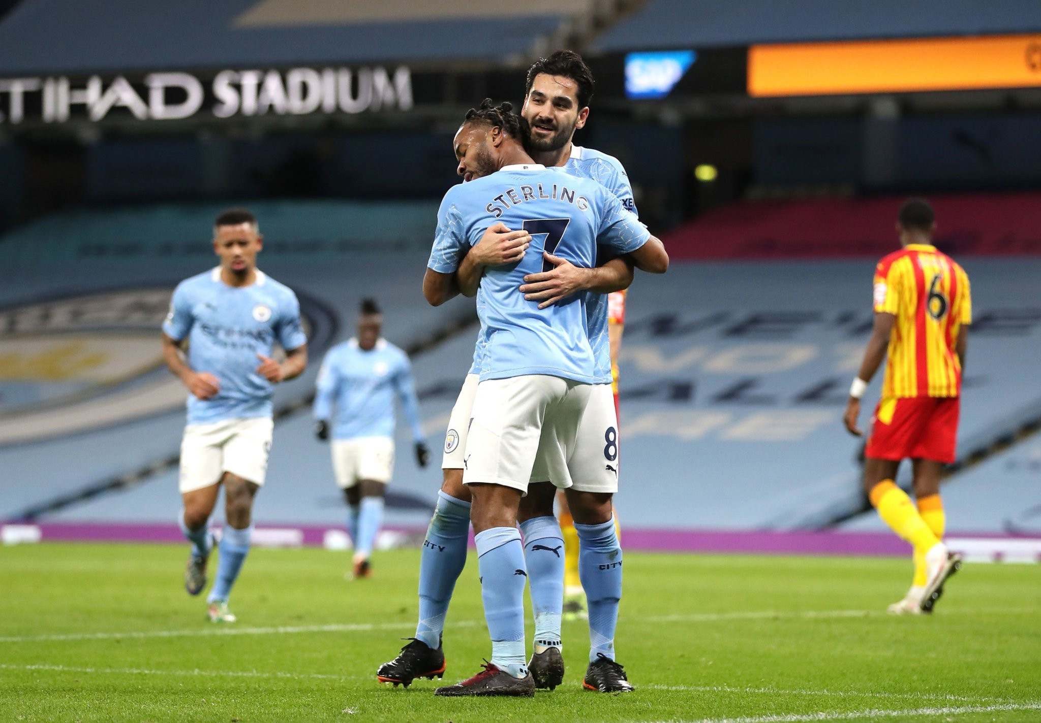 主裁判仅示 主裁判仅示